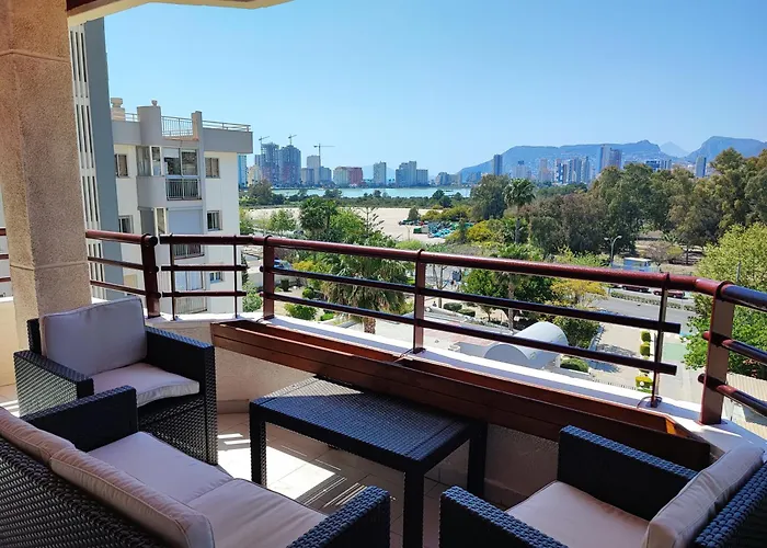 Aloha Salinas Beach, Primera Linea